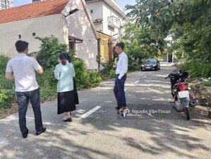 bán đất tặng nhà 1 trệt 1 lầu. giá 7,5 tỷ