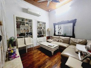 trung tâm thanh xuân.
72m, 3 tầng giá đầu tư chưa đến 200tr mét.
cách ô tô tải chỉ 10m sau quy h