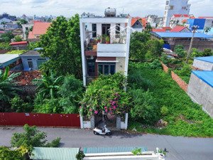 chào bán nhà 3 tầng tại trung tâm núi đèo. ngay sát đường 359 chỉ 50m.