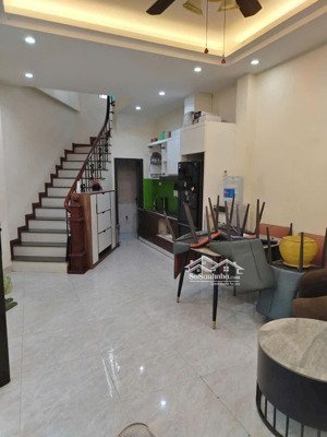 12 triêu .40m .5 tầng gọi xem nhà .( zl) cho thuê nhà nguyên căn