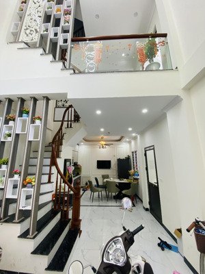 nhỉnh 6 tỷ có nhà yên lũng - an khánh, 5 tầng, 5 ngủ. lô góc - hai mặt thoáng