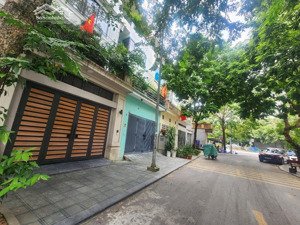 bán biệt thự văn phú- hà đông dt200m*4 tầng * mt10m* view công viên.