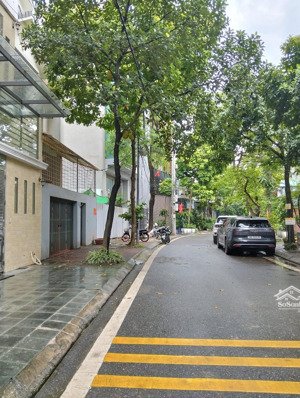 bán 105m2 đất phân lô phố đỗ nhuận, gần ngoại giao đoàn. mt 7m sổ đỏ vuông a4