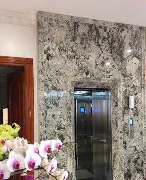 tôi cho thuê nhà mới xây, 2 mặt tiền, phố trung hòa, thang máy; nhà hàng, kd, vp 135m2* 4.5t-45 tr