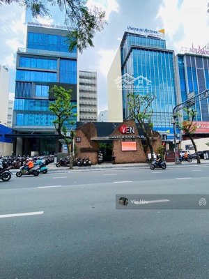 mặt tiền ngay trần não, quận 2 - dt: 12x25m - xd: hầm 7 tầng - hđt: 1.2 tỷ/năm - giá: 70 tỷ