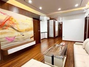 cho thuê nhà ngõ 213 trung kính 65m x6t ô tô đỗ cửa