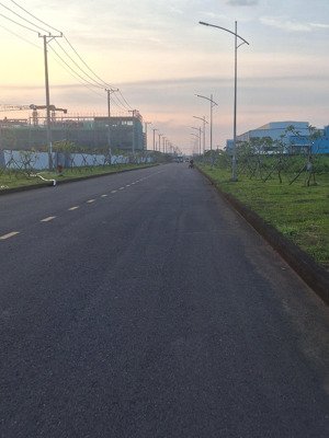 chủ ngộp gửi bán nhanh lô đất the fusion đường số 28 hòa long cạnh công viên 133m2/1ty380