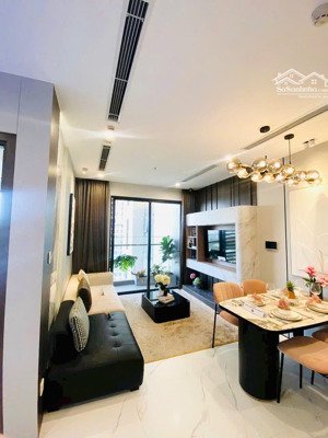 cần bán nhanh căn hộ cao cấp 54,5 m2, nội thất xịn, ngay trung tâm quận 9