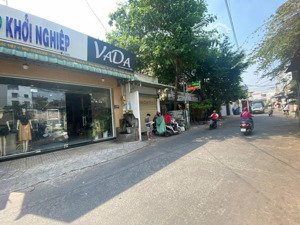 nhà cấp 4 mặt tiền buôn bán kinh doanh thuộc đường nguyễn văn quá q12 vào 1 trục
đường thông 10m