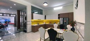 bán nhà mặt tiền đường số diện tích : 6 x 26 trệt 3 lầu
thuộc 1 xẹc đường nguyễn văn quá q12