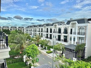 bán nhà phố lavila cách aeon long an 200m.nhà đã hoàn thiện nội thất cao cấp đẹp.giá 5ty6.