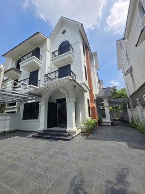 cho thuê biệt thự kđt dương nội, hà đông. dt 200m², 4 tầng, mt 10m, full đh, thang máy, giá 40tr