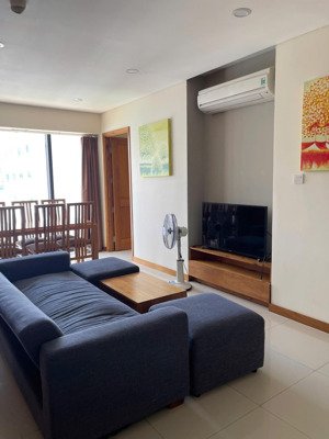 bán căn hộ sát biển 60 m2 , 1 pn , lầu cao view phố , sổ hồng lâu dài giá chỉ 4,5 tỷ tặng nội thất
