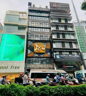 bán nhà mt hai bà trưng quận 3 đoạn cực đẹp dt:15x28m cn 393m2 - 3 tầng hđt 9.000usd/th giá 165 tỷ