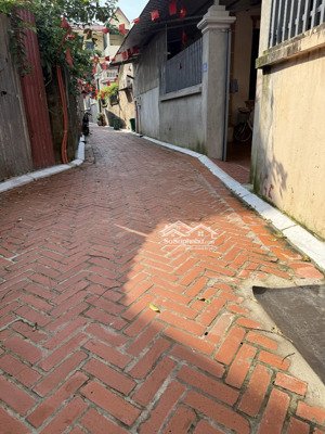 bán gấp mảnh đất lại đà, 20m ra oto tránh - hồ điều hoà. ngõ thông, tài chính ~4 tỷ. gần triển lãm