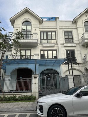 cho thuê biệt thự 150 m2, gần hồ tại vinhomes ocean park gia lâm, giá rẻ 20 tr