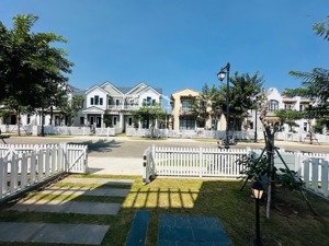 bán biệt thự mặt tiền
139a lạc long quân, tiến thành. tp. phan thiết - 9.5tỷ tl
(8x20m) 300m2