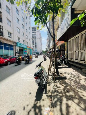 nhà mới đẹp ngõ 3 oto tránh ở ngõ 168 đường trung kính lớn, diện tích 50m2 x 5 tầng 2 phòng/tầng