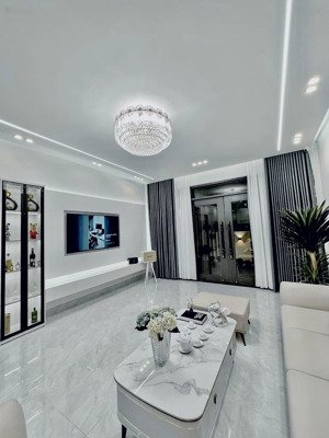 bán nhà ngọc lâm, long biên: 38m2, 5 tầng, hơn 7 tỷ, sát phố, ô tô, full nội thất, 