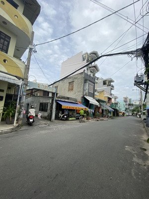 bán nhà góc 2 mặt tiền nguyễn đỗ cung dt 5x16 hiện trạng cấp 4 bán 7,9 tỷ lh hiểu