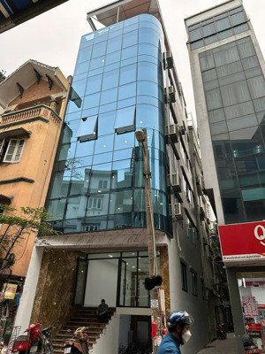 cho thuê nhà lô góc mt 15m ngõ 26 đỗ quang 80m x 5 tầng thang máy đủ điều hòa ô tô đỗ cửa giá 37tr