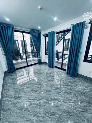 bán nhà phố an dương vương dt 130m2. xây 5 tầng. 20 tỷ, ô tô đỗ cửa, sổ đỏ chính chủ