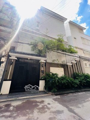 cần bán biệt thự siêu đẹp 2 mặt tiền trường sa 10x17m hầm 4 lầu chỉ 44 tỷ