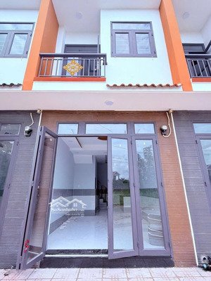 chính chủ gửi bán căn nhà mặt tiền cực đẹp ngay khu dân cư đô thị sầm uất