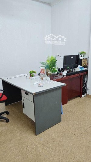 căn nhà ở ngõ 112 trung kính lớn có diện tích 40m2 x 4 tầng ngõ rộng oto đi lại giá 19tr/th