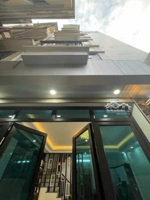 hàng siêu hiếm đẹp, trung tâm phố kim mã - ba đình. dt: 45m2 x mt 7m x 5 tầng. giá 8.9 tỷ