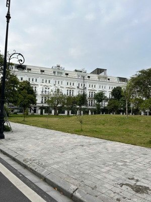 cần bán gấp nhà 5,5 tầng dự án louis ii city đại mỗ dt105m2,căn góc,3 mặt thoáng,cạnh vườn hoa