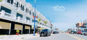 nhà phố thương mại 3 tầng diện tích xây dựng 219m2 trung tâm bầu bàng