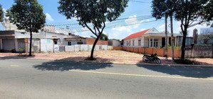 bán gấp lô đất mặt tiền đường phạm thị tân - phú lợi, vị trí kinh doanh tốt, giá tốt