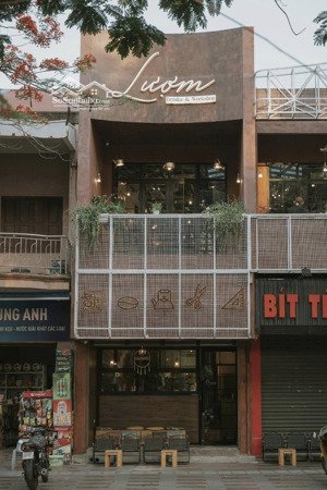 cho thuê nhà mặt phố chùa láng - đẹp ngay cổng trường. diện tích 90m2 x 3 tầng. mặt tiền 5m