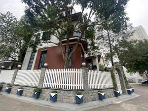 Bán Biệt Thự Vườn Đào - Tây Hồ Lô góc Vỉa hè Không lỗi Phong Thuỷ. DT 180M2. Giá 126 Tỷ.