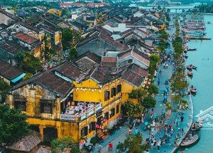 bán khách sạn 12 phòng trung tâm phố cổ đang khai thác full,có hồ bơi , ngang 9m lh 