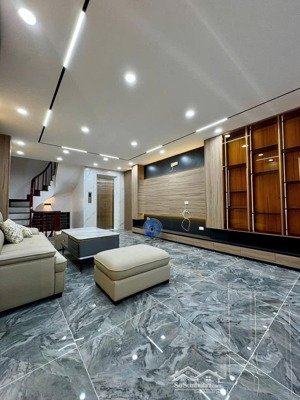 phố vip quan nhân 36m x 5tầng lô góc mới koong full nt xịn xò hơn 8tỷ, ngõ nông ở sướng!