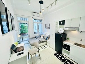 [only one] studio balcony 35m2 - đầy đủ nội thất, decor xinh, sang trọng - khu lê văn sỹ