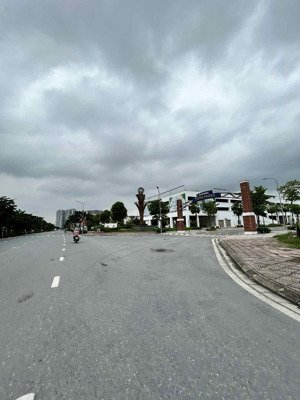 bán nhà nguyên căn mặt đường 40m tại trâu quỳ/gia lâm, 83m2 6 tầng 2 mặt tiền giá tốt