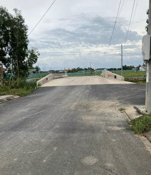 cần tiền bán gấp lô 5x18m long cang