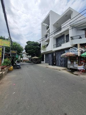 nhà hẻm xe hơi 8m , 66m2 , 3 tầng btct, chỉ 6tỷ5 còn bớt