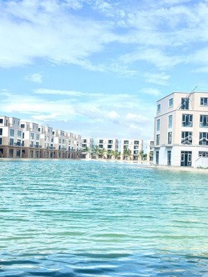 căn shophouse 4 tầng cổng hoàng gia giá gốc cđt ck 33% vinhome vũ yên sổ đỏ lâu dài.