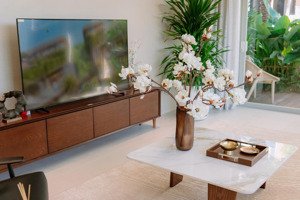 bán căn villa 3 tầng nha trang, 154m2, full nội thất, có hồ bơi trong nhà, có bãi tắm biển riêng