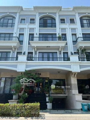 bán nhà vạn phúc city (7x20m) hoàn thiện nội thất cao cấp, nhìn trực diện công viên,hồ đại nhật