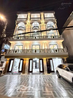 bán gấp nhà hồng hà, ba đình. phân lô, vỉa hè, ô tô, dt 50m, 6 tầng. cách hồ gươm chỉ vài phút.