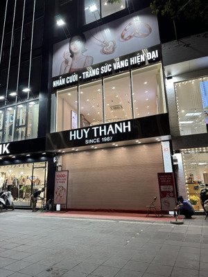 cho thuê nhà mặt phố triệu việt vương, dt 80m2x4 tầng, mt 5.5m, giá 50tr, lh 