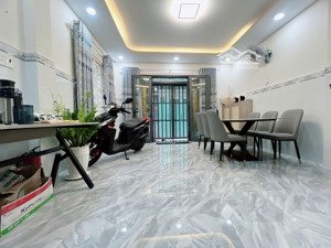 q4 nhà đẹp 34m2 sổ 4 tầng btct hoàn công đủ n 4.2m không quy hoạch. chỉ nhĩnh 5 tỷ xíu tl