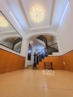 tôi cần bán nhà 5 tầng 33m2 lạc long quân- thụy khuê