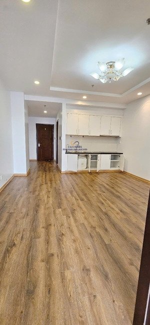 cho thuê 1pn không đồ giá 10,5tr/thg. tầng trung nhà đẹp. vào luôn.lhe : 