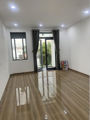 phòng trọ cao cấp, có ban công dạng căn hộ mini gần ngã tư thủ đức , lê văn việt, lã xuân oai.